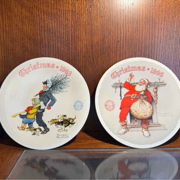 Vintage Christmas Collector Plates - Picture 2 of 6